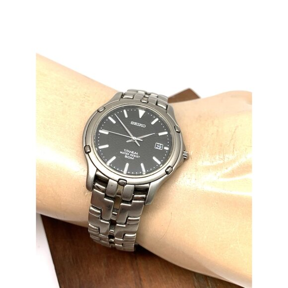 Seiko Men's Watch 7N32-0069 Quartz Gray Dial Date Titanium 36mm Used - Picture 5 of 13